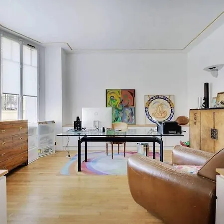 Apartment Superb Renovated With Taste And Style By An Architect